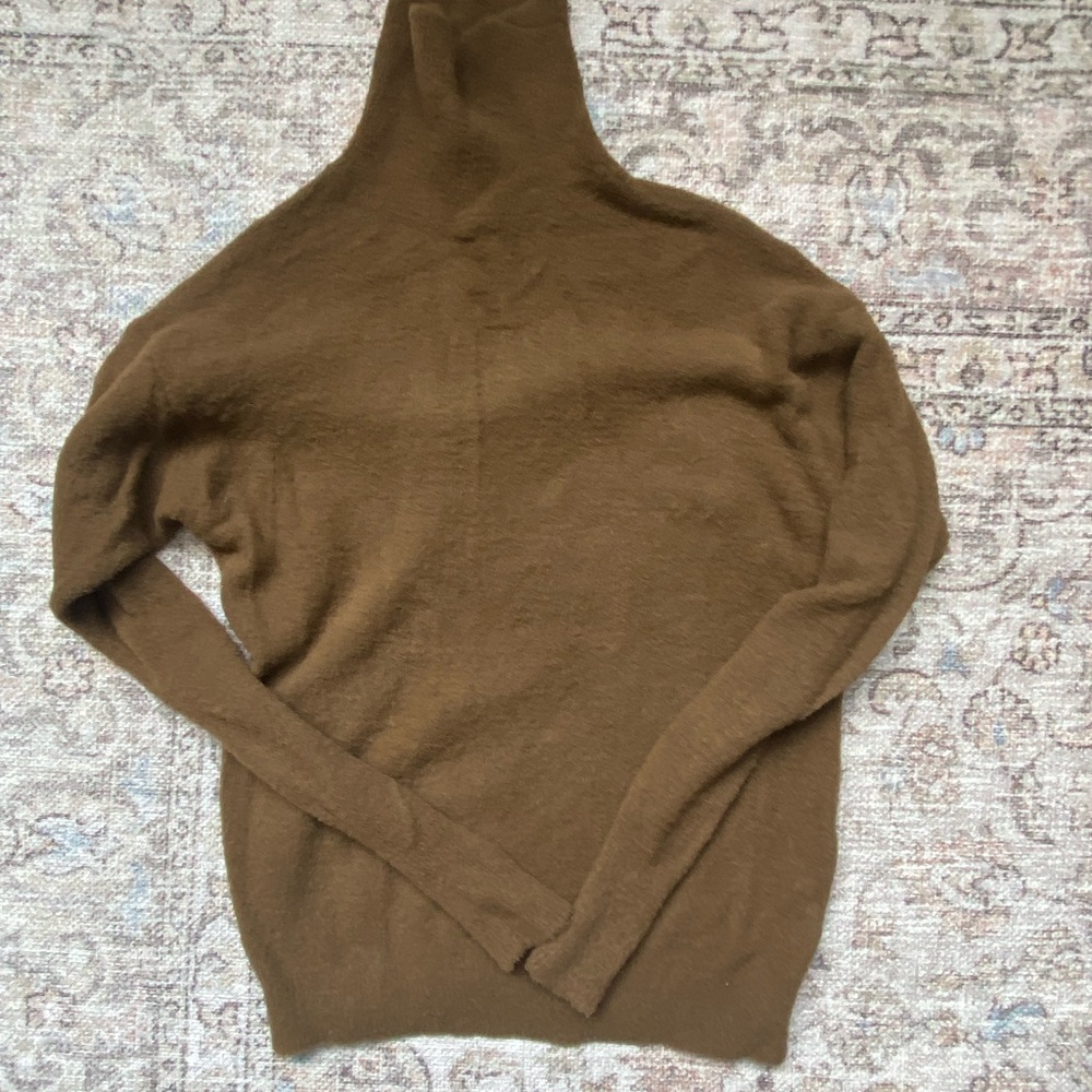 Aritzia Wilfred Free Super Soft Sweater